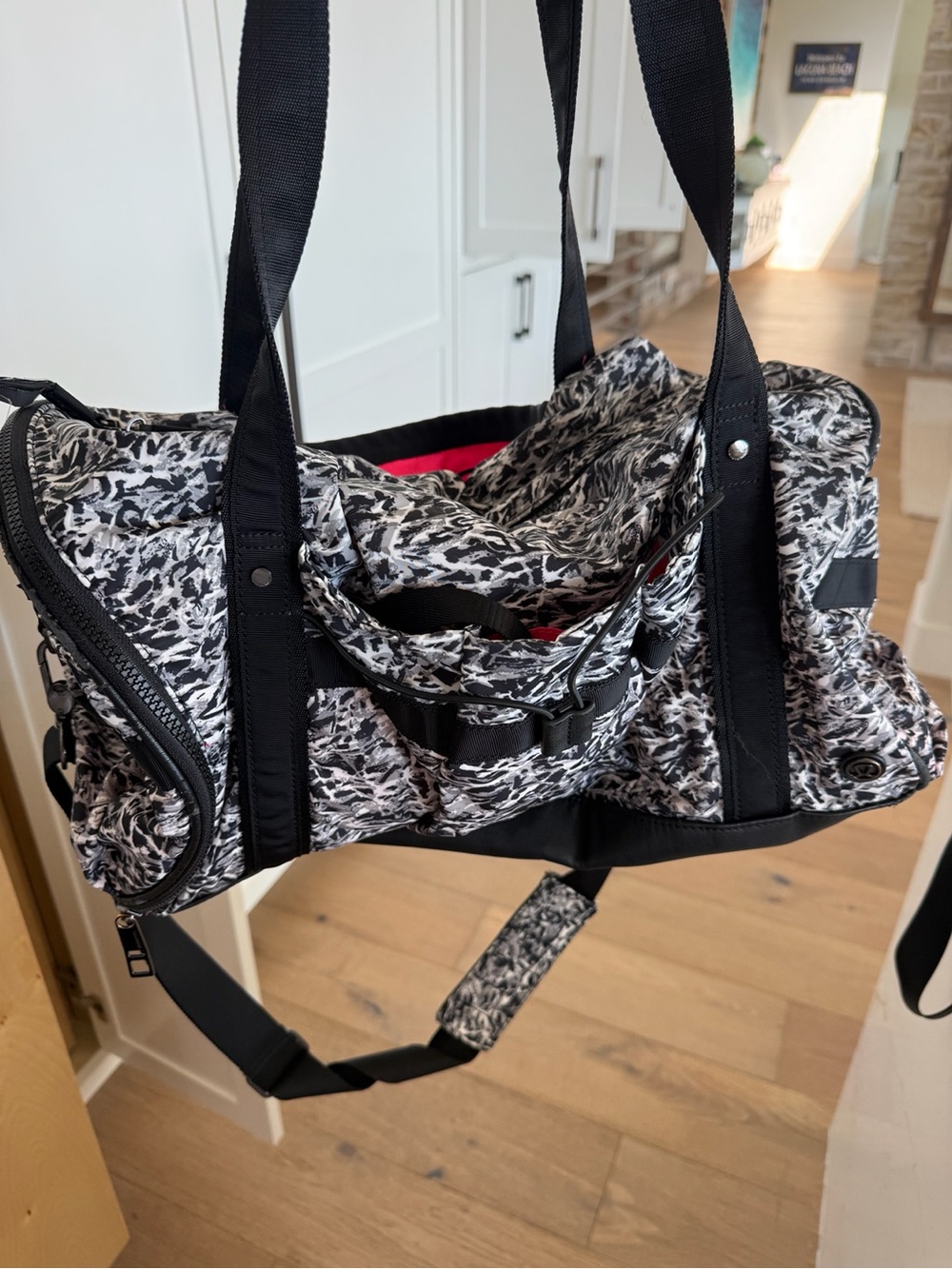 Lululemon Black & White Printed Women's Tote/Gym Bag